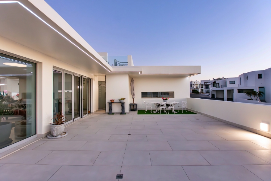 5 Bedroom Property for Sale in Paradise Beach Western Cape